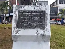 Placa de inauguração do conjunto habitacional que deu origem ao bairro
