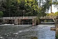 Pista de rápidos, onde é praticada a "canoagem de rápidos"