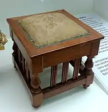 "Banquinho de igreja", assento para mulheres em casas de candomblé, s.d.