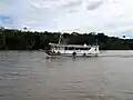 Transporte fluvial na baía de Guajará