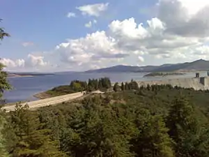 Vista da barragem e albufeira