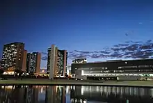 A Biblioteca Nacional a noite.