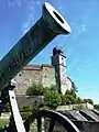 Torre Blauer, com canhão em primeiro plano