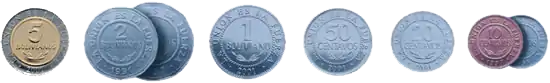 Moedas de bolivianos e centavos
