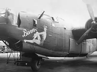 Bombardeiro B24 representando um pin-up "Bonnie", c. 1945