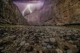 Boquillas canyon durante uma tempestade