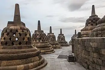 Estupas em Borobudur