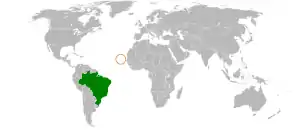 Mapa indicando localização do Brasil e de Cabo Verde.