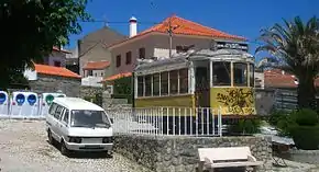 Elétrico da Carris, de Lisboa, (ex-CCFL 546) feito monumento em Maçaínhas