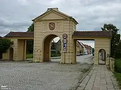 Portão com o brasão da cidade