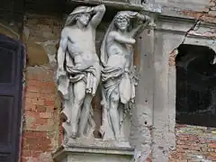 Esculturas do palácio