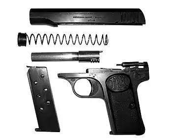 Uma Browning M 1910 desmontada