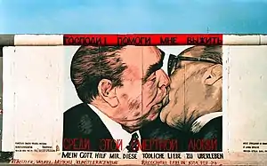 "Mein Gott hilf mir, diese tödliche Liebe zu überleben": uma das obras mais famosas expostas na galeria East Side Gallery.