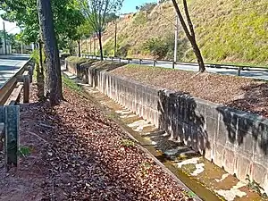 Córrego Taúbas na Avenida Gerasa