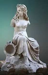 Uma das estátuas da antiga fonte da Praça Pedro II