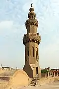Minarete da Mesquita Amir el-Maridani (1340), o primeiro exemplo do estilo que foi repetido em minaretes posteriores.