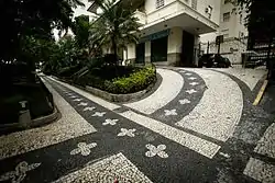 Calçada da rua General Glicério