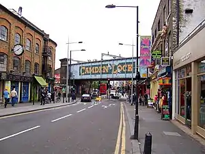 Vista da Rua dos Mercados de Camden Town