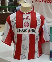 Camisa autografada pelos campeões no centenário do clube, em 2001.