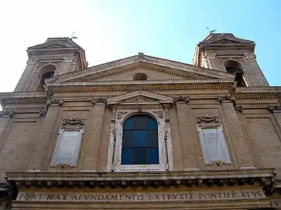 Detalhes da fachada.