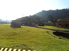 Antiga garagem de locomotivas antes da restauração.