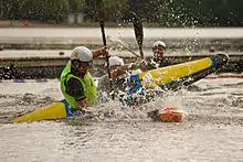Disputa de bola no Caiaque Polo