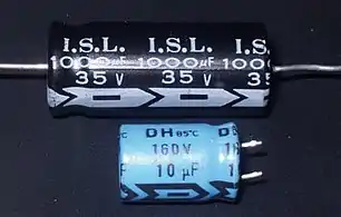 Capacitor com ligação axial e capacitor com ligação radial