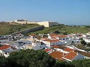 Castro Marim (Algarve, Portugal): vista de parte da cidade e (ao fundo) o Forte de São Sebastião