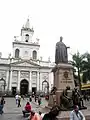 Fachada da Catedral com vista da estátua de Dom Nery