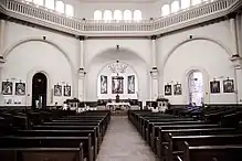 Altar-mór ao centro