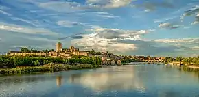 A Catedral de Samora, vista da outra margem do Rio Douro