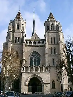 Fachada oeste da Catedral de Dijon, na Borgonha (1280-1325)