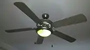 Ventilador de teto com lâmpada integrada