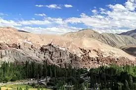 Vista da aldeia e do mosteiro de Basgo