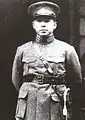 Zhang Xueliang, filho de Zhang Zuolin e herdeiro seu à frente da camarilha, aceitou o governo de Jiang Jieshi mas cedo perdeu o poder na Manchúria ante o avanço japonês.