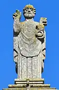 Saint-Pierre(statue au sommet de l'église).