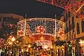 Decorações de Natal na Rua Fernão de Ornelas, vista do Largo do Phelps