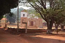 Paróquia Católica de Lépi, em processo de reforma e reconstrução, em 2007.