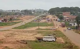 Centro de Anapu com a Rodovia Transamazônica (BR-230) à esquerda.