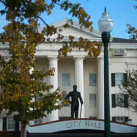 O City Hall de Jackson, uma das sedes do Condado de Hinds