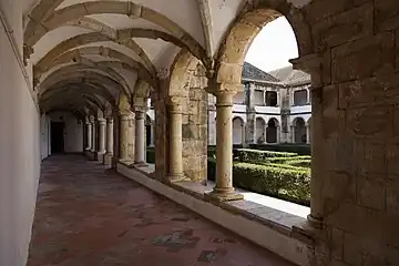 Claustro, piso térreo