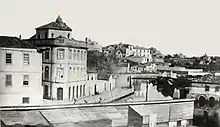 Vista a partir das Pontes (atual Praça Gen. Humberto Delgado), em 1890. À direita, é visível o moínho de marés que foi convertido na Capitania do Porto de Aveiro.