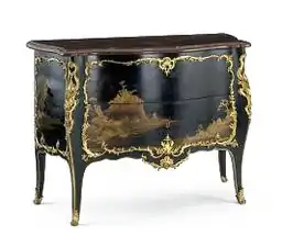 Cômoda laqueada, de Bernard Van Riesamburgh, Victoria and Albert Museum (1750-1760)