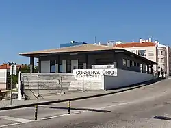 Edifício do Conservatório de Música de Sintra, em Vale Mourão.