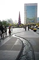 Spring 2006, Coosje van Bruggen and Claes Oldenburg, Cheonggyecheon, Seoul, Coréia