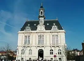 O hôtel de ville.