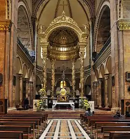 O cibório neobarroco da Nova Catedral de Cuenca, Cuenca, Equador.