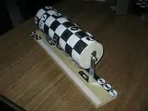 Xadrez Cilíndrico, uma outra variante do Xadrez Clássico (tabuleiro cilíndrico criado por Emanuela Ughi, Universidade de Perúgia).