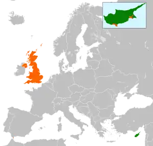 Mapa indicando localização de Chipre e do Reino Unido.