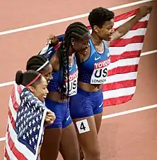 O time feminino americano campeão do 4x400 metros.